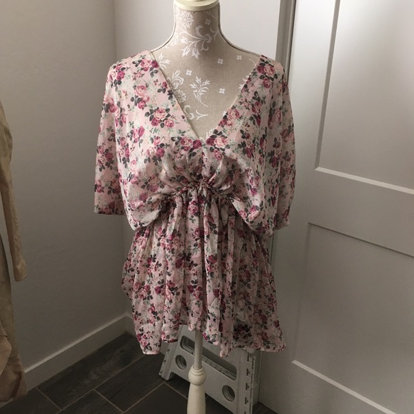 Beautiful blouse - Picture 2 of 2